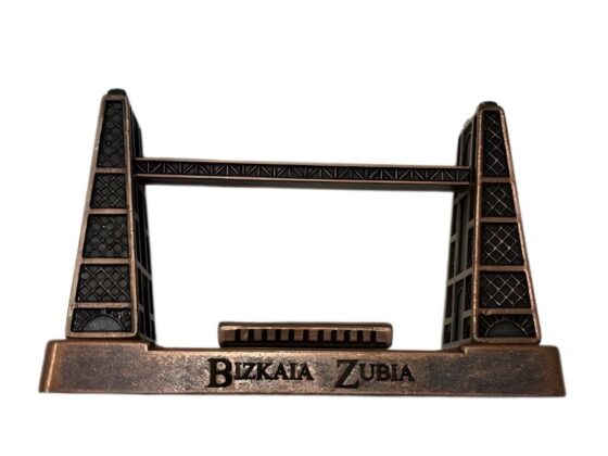 mini monumento puente bizkaia